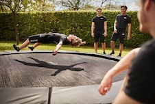 38.32.03.01_8715839077667_BERG SPORTS Elite FlatGround 380 Grey_Mood Image_7