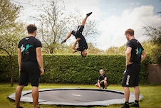 38.32.03.01_8715839077667_BERG SPORTS Elite FlatGround 380 Grey_Mood Image_9