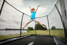 32.41.95.31_8715839077575_BERG Ultim Elite FlatGround 500 Grey + Safety Net DLX XL_Mood Image_5