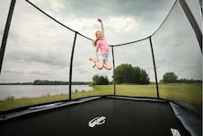 32.41.95.31_8715839077575_BERG Ultim Elite FlatGround 500 Grey + Safety Net DLX XL_Mood Image_6