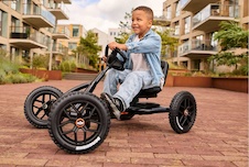 24.20.70.00_8715839105377_BERG Buddy Cross Black_Mood Image_1