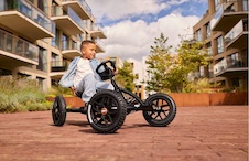 24.20.70.00_8715839105377_BERG Buddy Cross Black_Mood Image_3