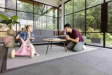 24.50.07.00_8715839076028_BERG GO² Retro Pink_Mood Image_1