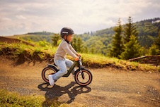 24.74.72.00_8715839090819_BERG Biky Trail Green Handbrake_Mood Image_2