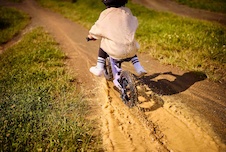 24.74.75.00_8715839100662_BERG Biky Cross Purple Handbrake_Mood Image_7