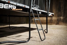 32.55.95.30_8715839086294_BERG SPORTS Ultim Pro Bouncer Regular 500 + Safety Net XL_Mood Image_37