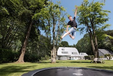 37.52.03.02_8715839100853_BERG SPORTS Elite InGround 380 Grey_Mood Image_2