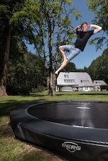 37.54.03.02_8715839100860_BERG SPORTS Elite InGround 430 Grey_Mood Image_14