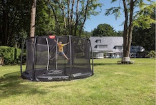 37.94.03.03_8715839101478_BERG Elite InGround 430 Grey + Safety Net Deluxe_Mood Image_13