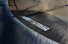 32.35.95.30_8715839084887_BERG Ultim Champion Regular 500 Grey + Safety Net DLX XL_Mood Image_18