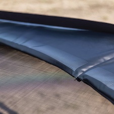 32.31.95.30_8715839084900_BERG Ultim Champion FlatGround 500 Grey + Safety Net DLX XL_Mood Image_1